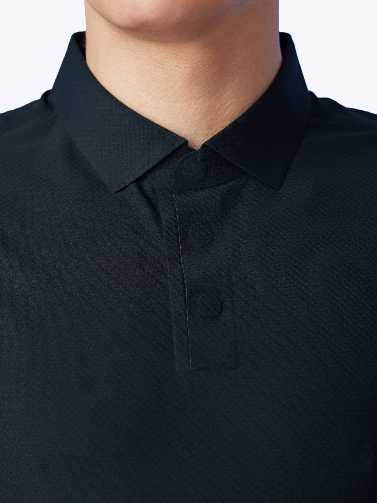 Detailed view of the buttons on the Onyx Loogaroo Gameday Polo, showcasing its refined construction||||Onyx