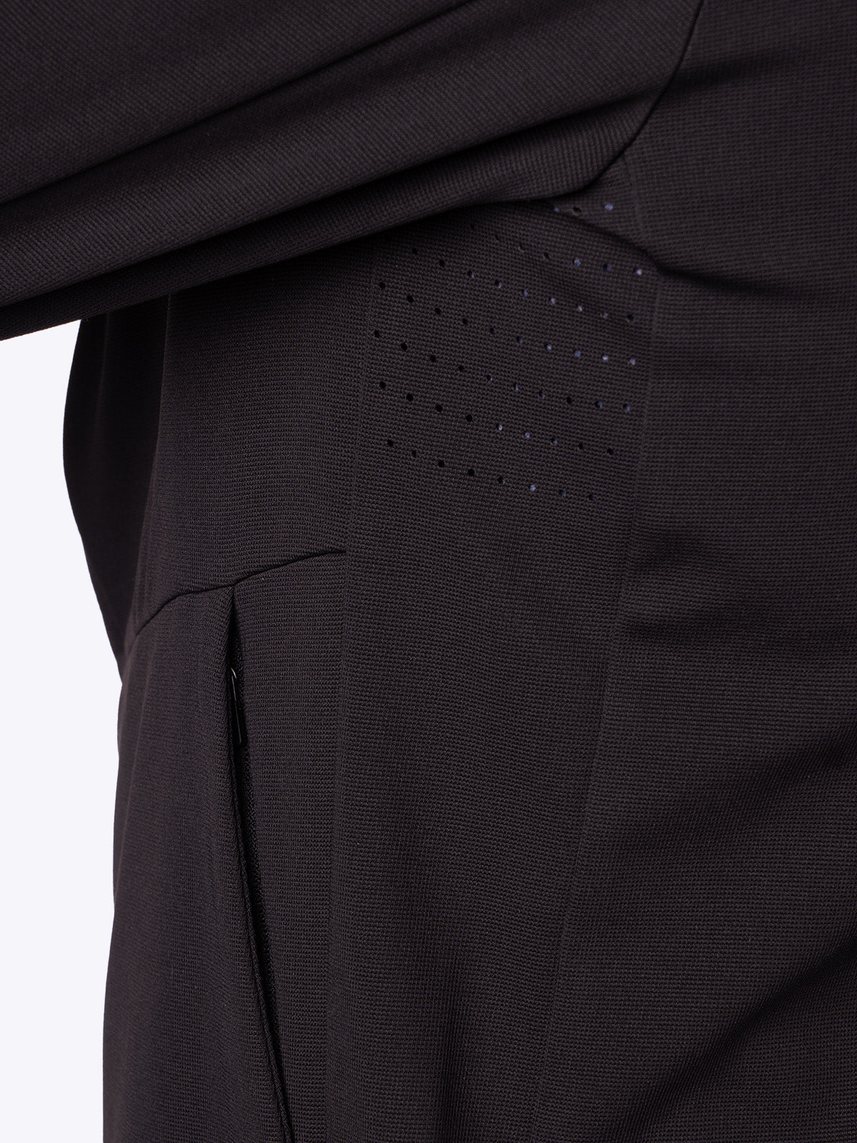 Close-up of the vented underarms on a RangeRoamer Jacket in Onyx Black by Loogaroo||||Onyx